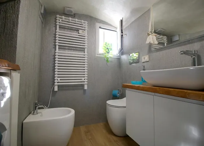 Ai Piedi Della Pigna *