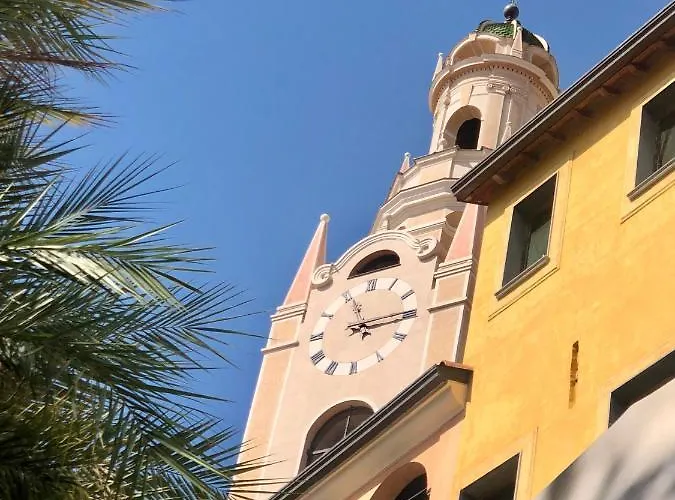 Ai Piedi Della Pigna