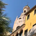 Ai Piedi Della Pigna